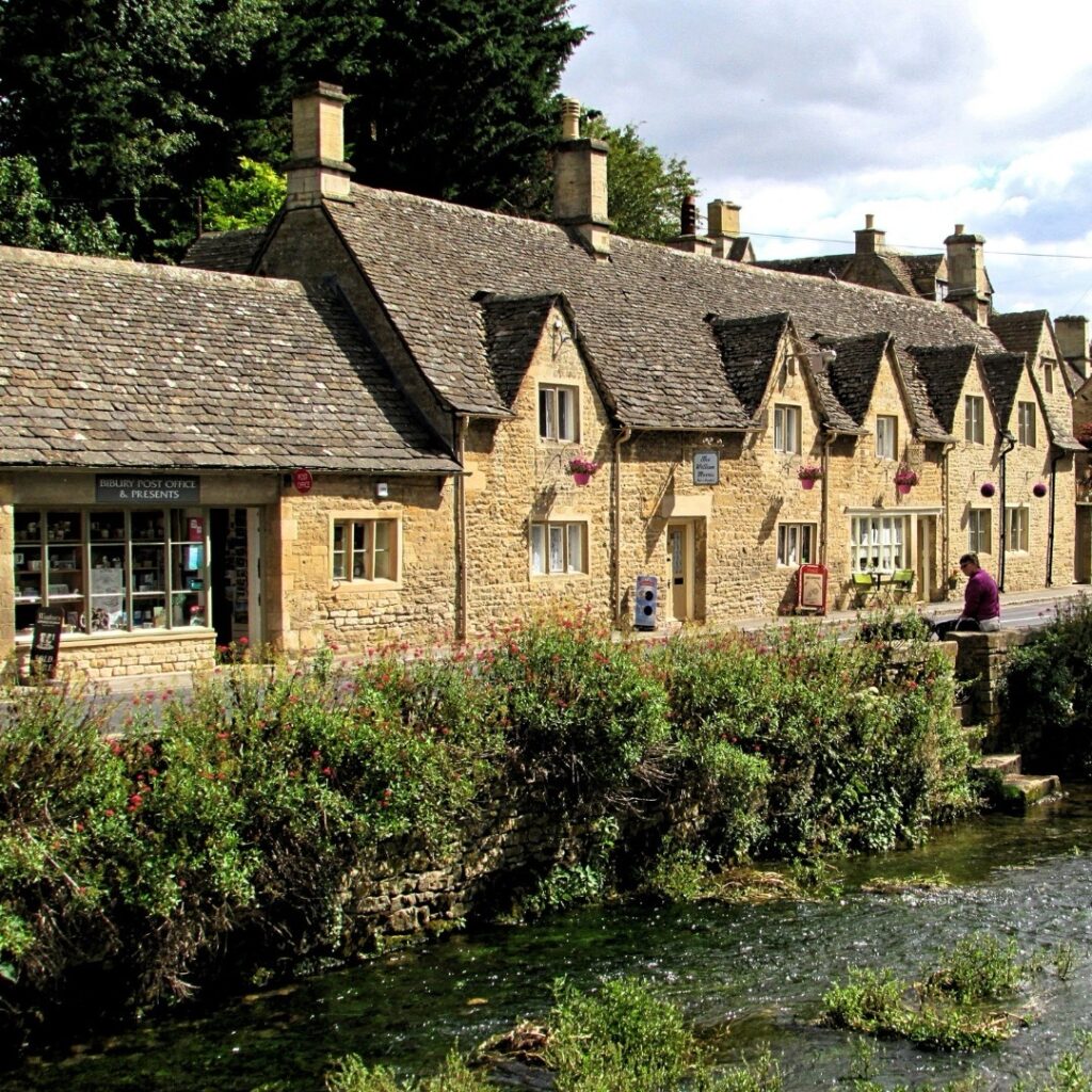 Cotswold houses in the village of bibury